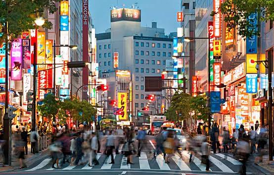 很多人说日本右转就要对外发动侵略战争，我说不对。日本右转第一步，是排华，不是侵华