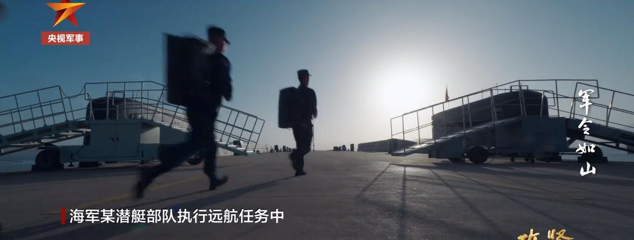 很多人都没注意到，央视《攻坚》纪录片里其实同时曝光了2艘094大黑鱼，而这也就意