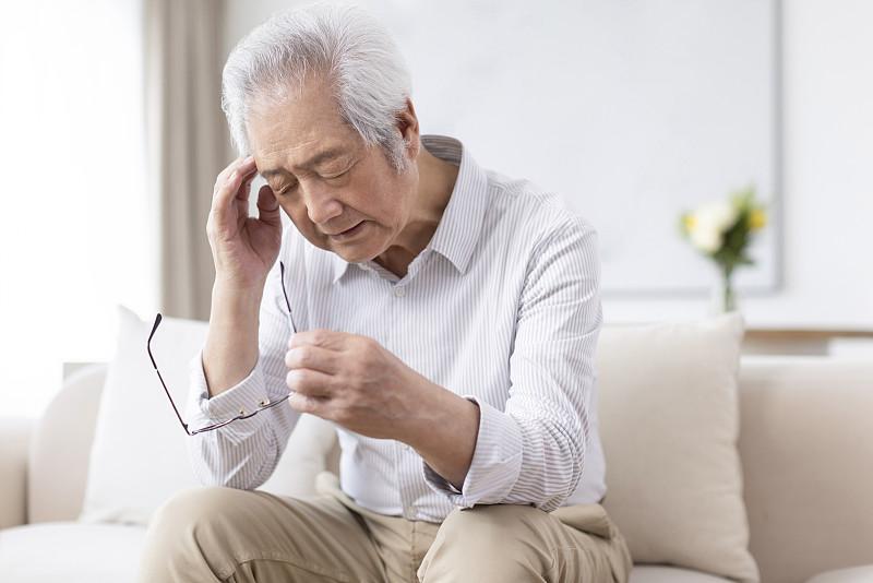 体检报告出来了，同事觉得天都塌了。同事刚刚40岁体检报告里边竟有10多条的红