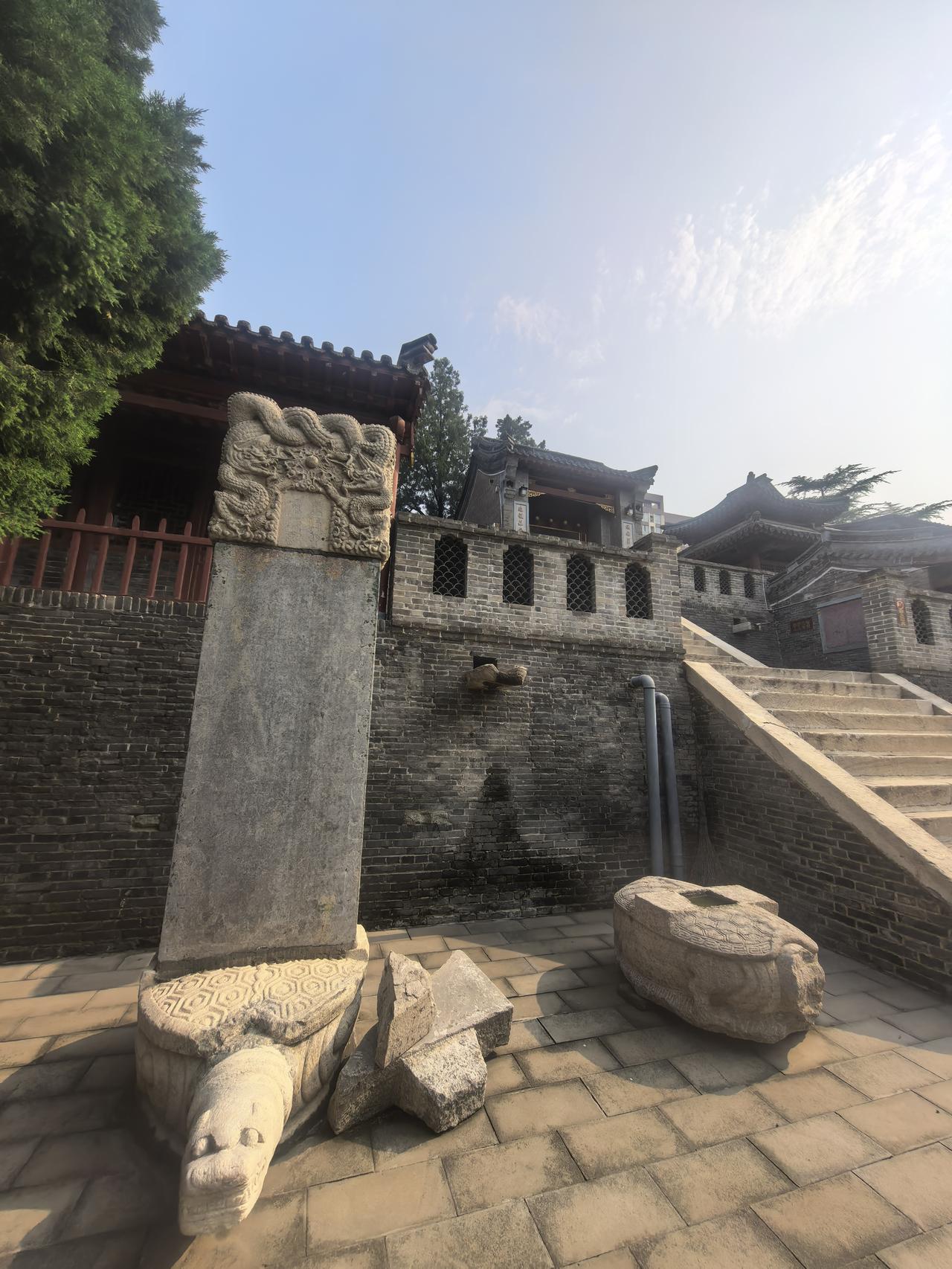 夫妻俩找大师给孩子取名：大师，我姓高，媳妇姓郭，孩子的名要有我俩的姓，我是男主，