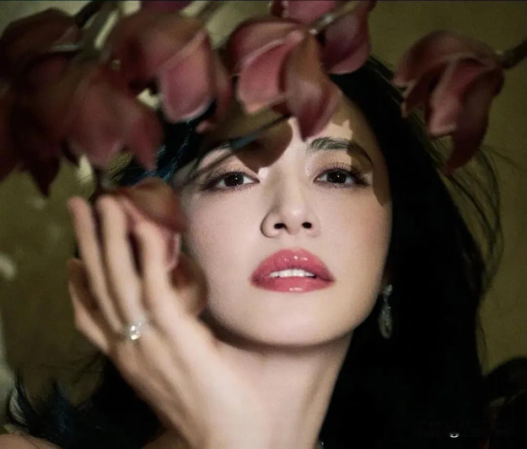 姚晨，深夜表白发文！谁能想到，马年春晚都过去好几天了，后劲最大的竟然是王菲