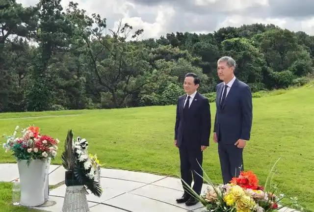 阅兵在即，中方祭扫墓地，派人祭奠韩国前总统，李在明反应很强烈。9月份阅兵的大日子