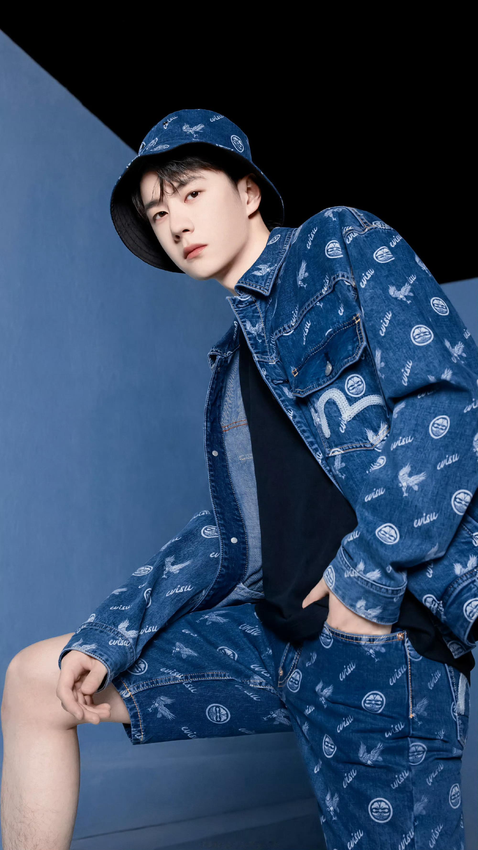 牛仔博帅翻了王一博cr:logo