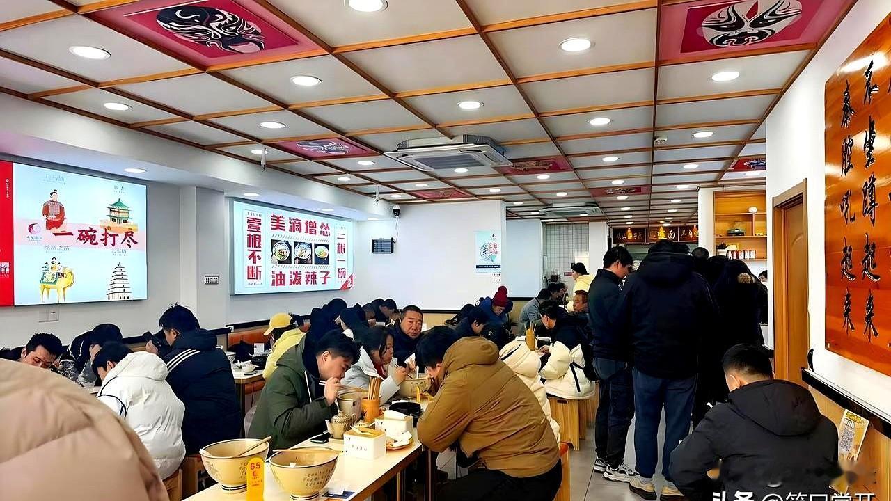 吃个油泼面不要葱、不要蒜、连香菜辣椒都得免了，这吃法简直是在挑战厨师的职业底线！