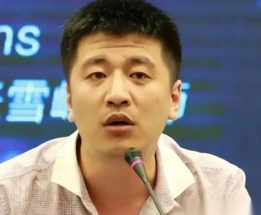 贾浅浅这次翻车，张雪峰的话又应验了。贾浅浅又上热搜了，这次是涉嫌论文抄袭。西北大