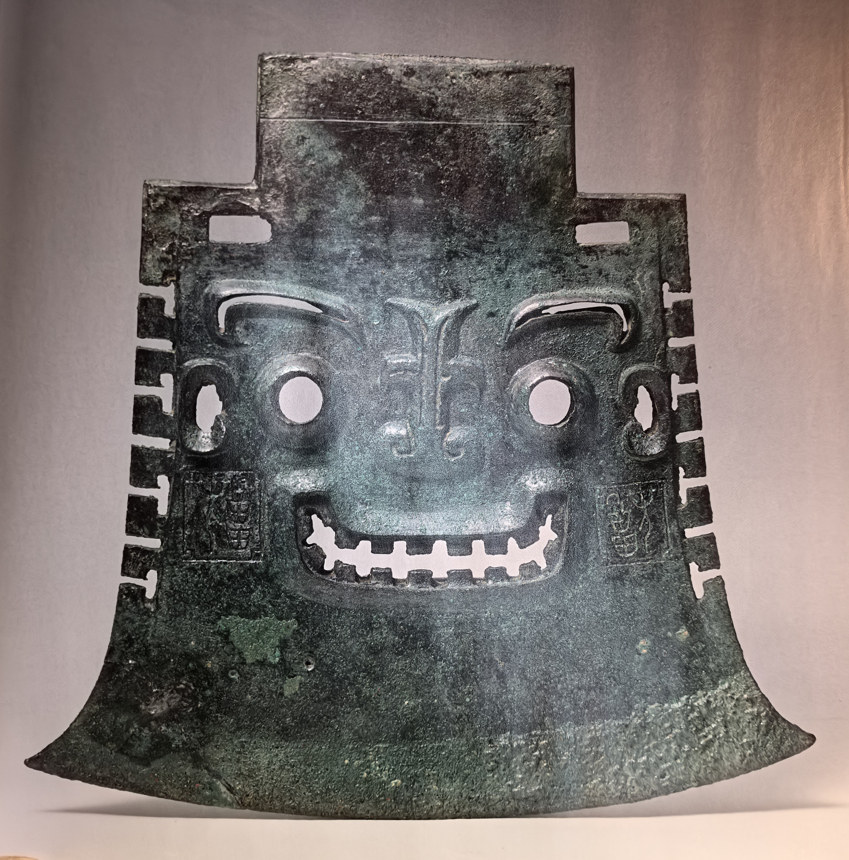 这件奇特的商代青铜文物，取个什么名字才能描述三千多年前那些工匠的幽默？[笑cry