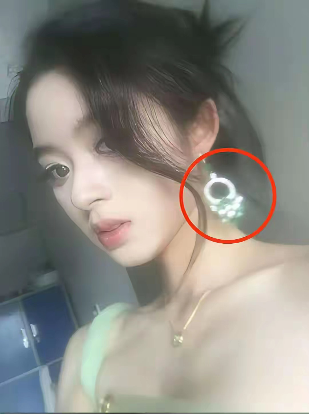 黄杨钿甜爸爸，恐怕已将大号女儿养废了！自己上过岸，又下海经商，创业成功开了两家公
