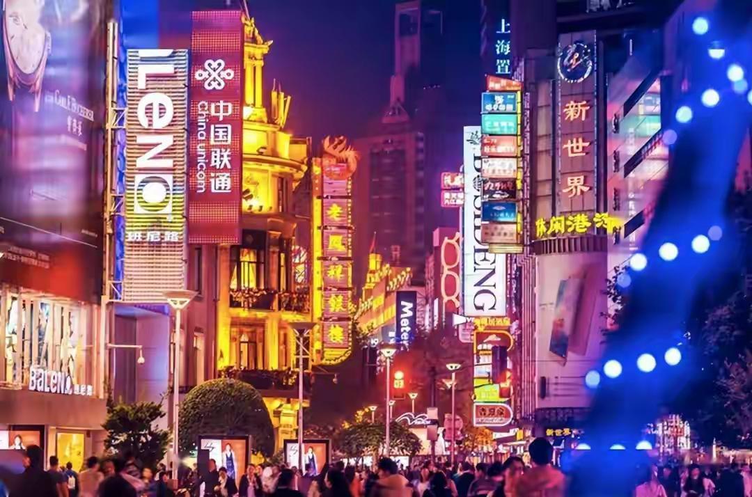 中国夜生活最热闹的城市，真不是北京，也不是深圳。刚出的《2025中国城市夜经