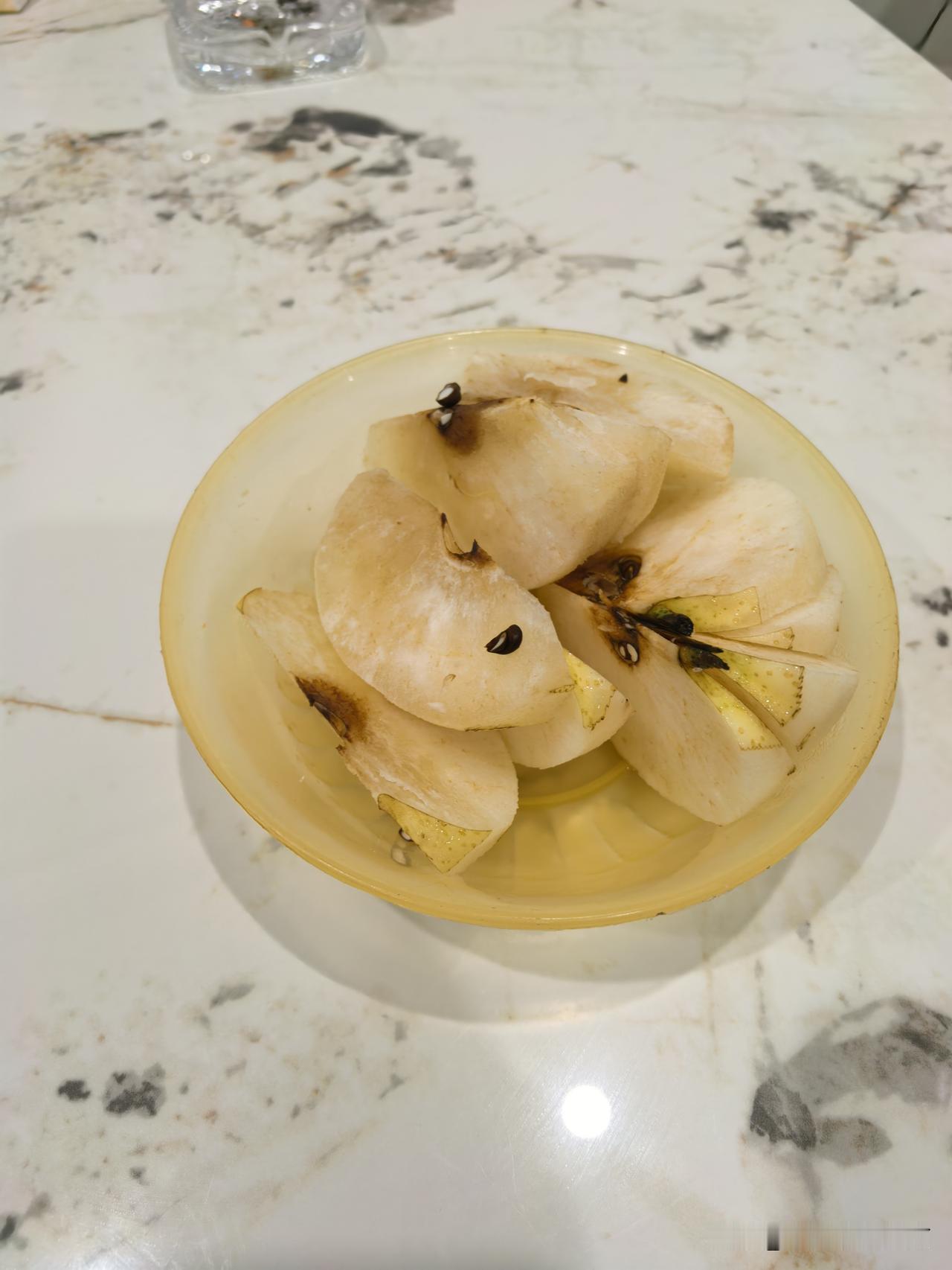 一觉睡醒是下午16点，上夜班，这个点醒来算是醒得比较早的。早上和另3位同上夜班