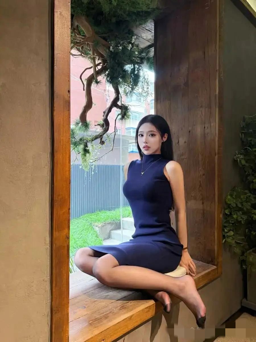 断想窗里的你看窗外的远方窗外的人看窗里的你你看到窗外的风景窗外的人看到窗