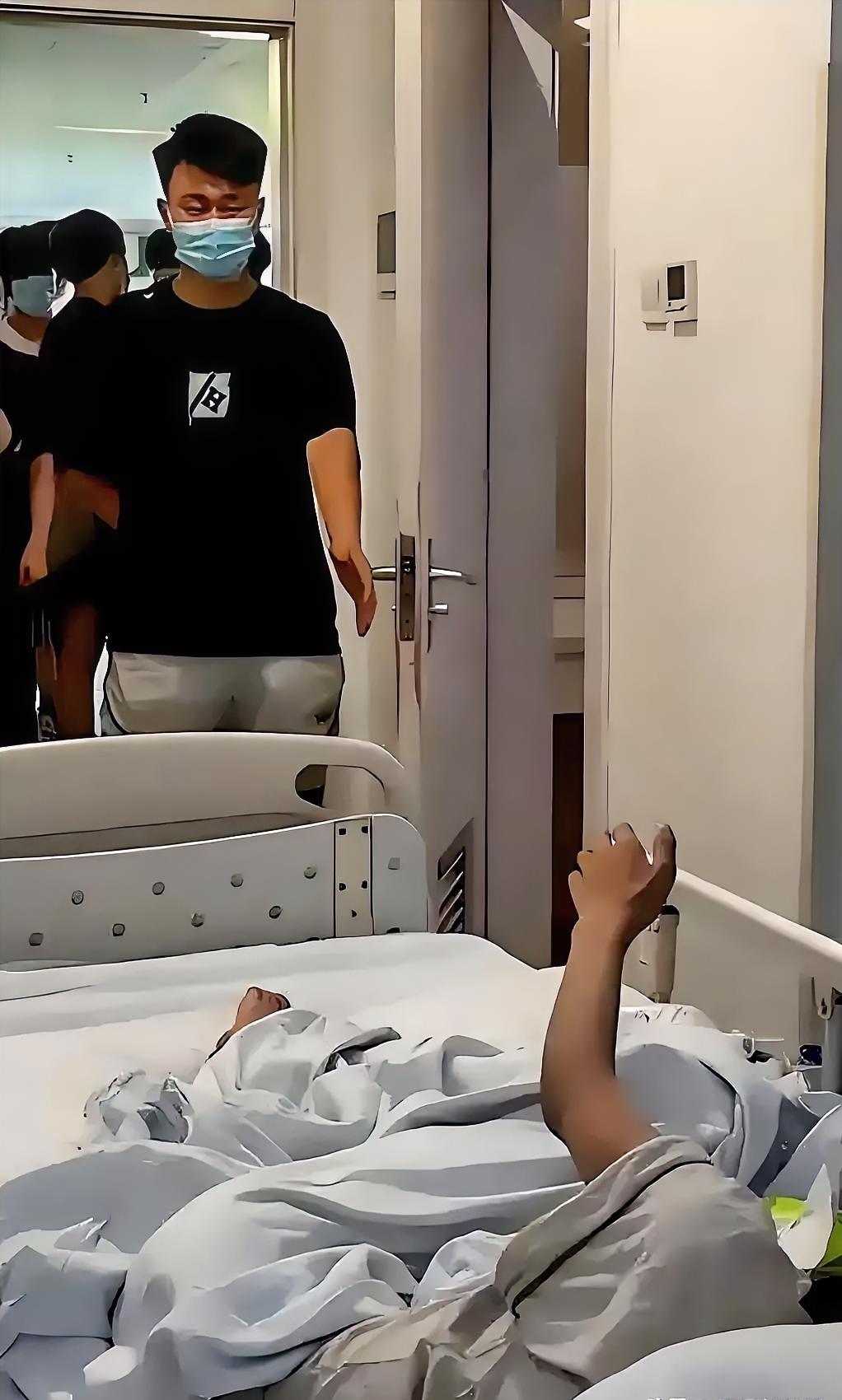 我到现在手都是抖的，刚从同事那听到的事，差点让我把手里的杯子摔了——咱们身边真的