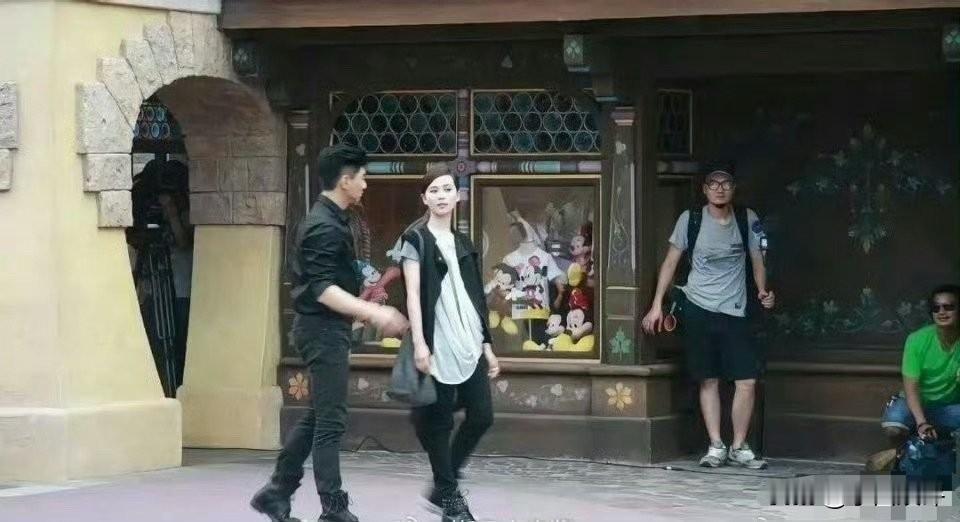 26岁的刘诗诗在拍摄电视剧《步步惊心》期间与吴奇隆相识，最初吴奇隆对她的演技印象