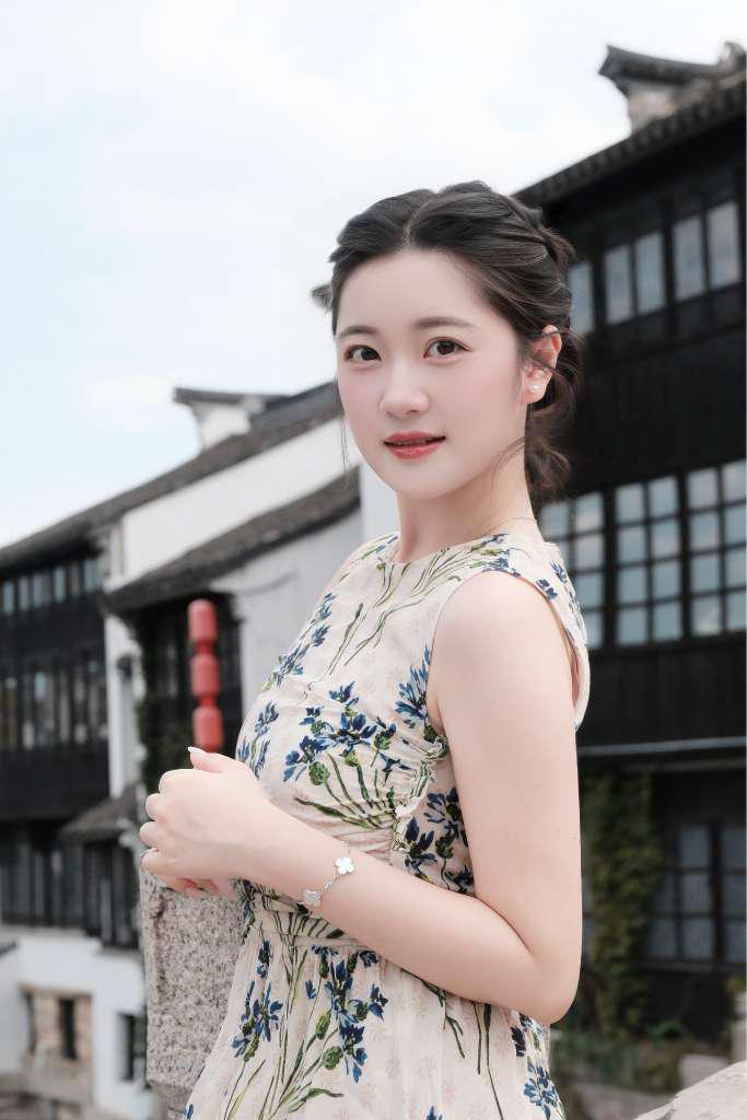 江南水乡写真｜清风伴花香，人在画中游江南知性写真白墙黛瓦，流水潺潺，江南的温