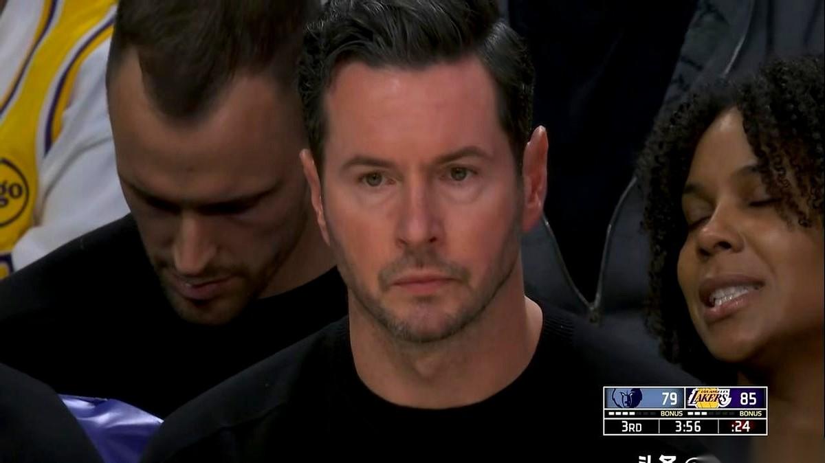 “篮球只有一个。”雷迪克教练说出这话的时候，我仿佛看到了他脑门上刻着四个大字：