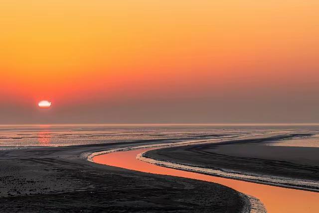 人人都盼生却怕死，事实上生是旅行，只有死才是归途。没有一个人长寿永生，而人人最后