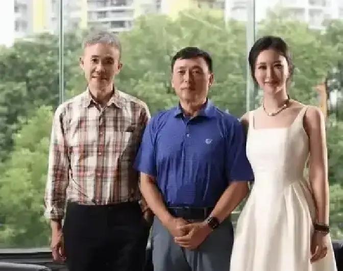 评论区又吵翻天！田朴珺这波操作，真把“豪门太太”剧本撕了个稀碎。别的富太低调