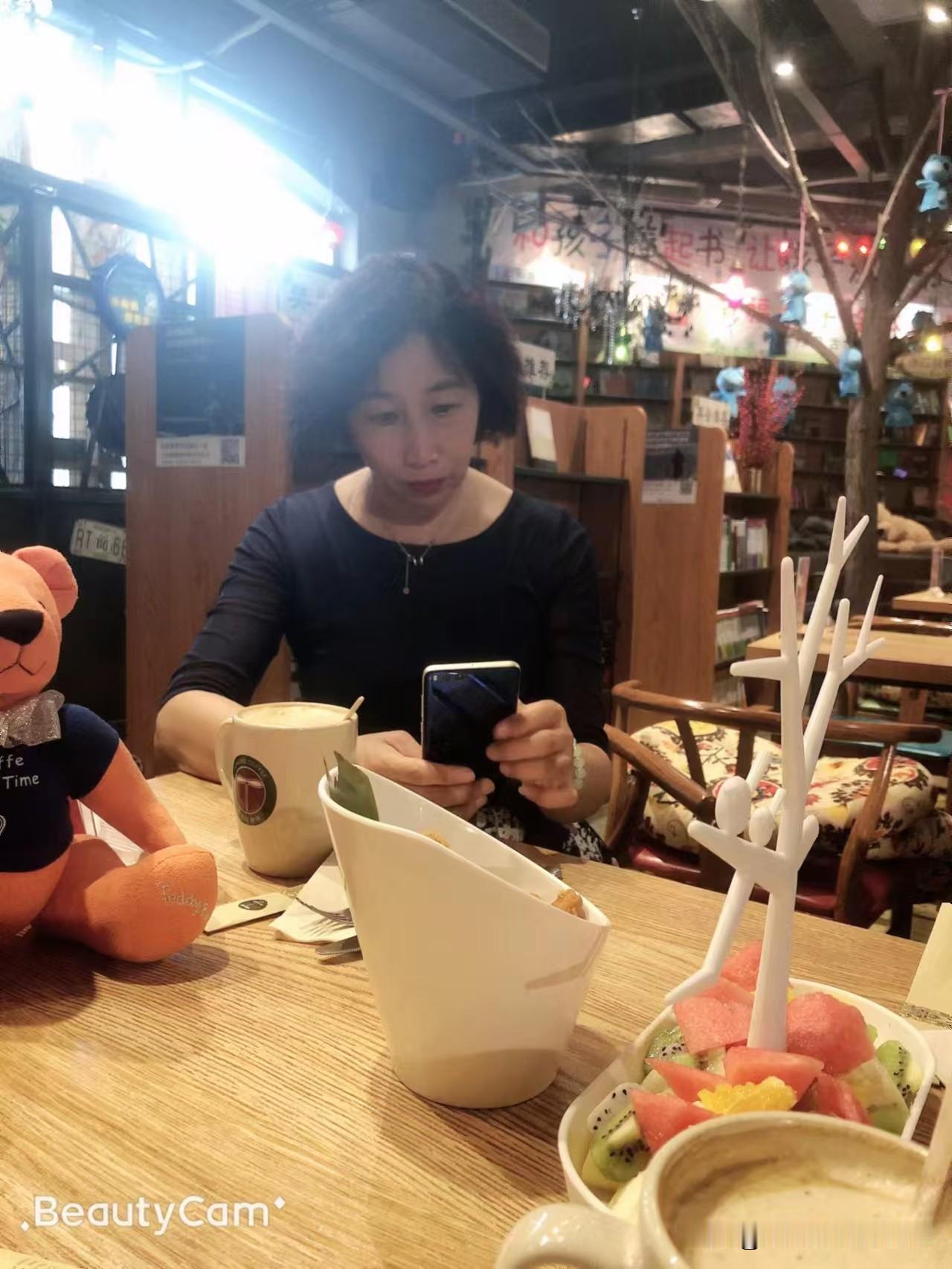 病来如山倒，病去如抽丝。这两天上吐下泻，胃肠绞痛，浑身无力出虚汗，没有胃口。