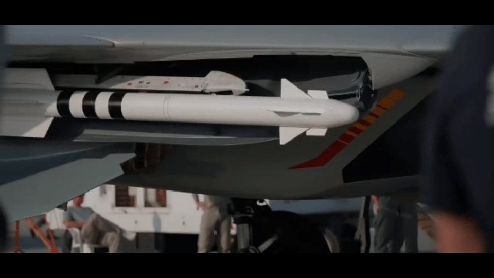 苏-57侧弹舱关闭特写