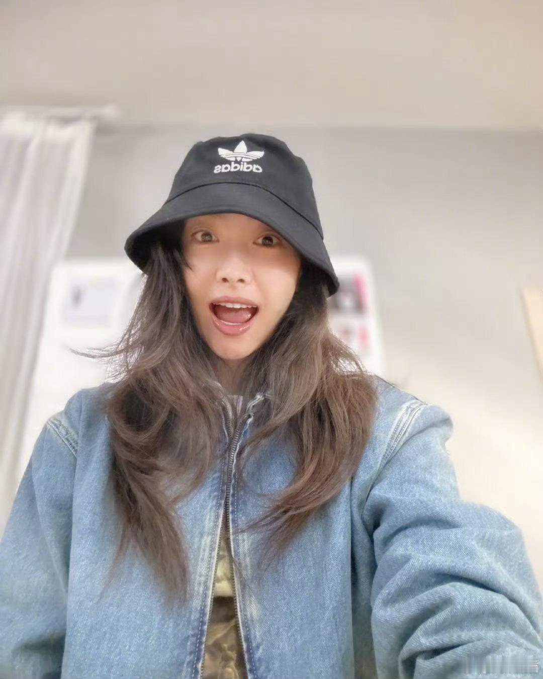 宋茜我不太正常宋茜九宫格反差感自拍美晕了​​​