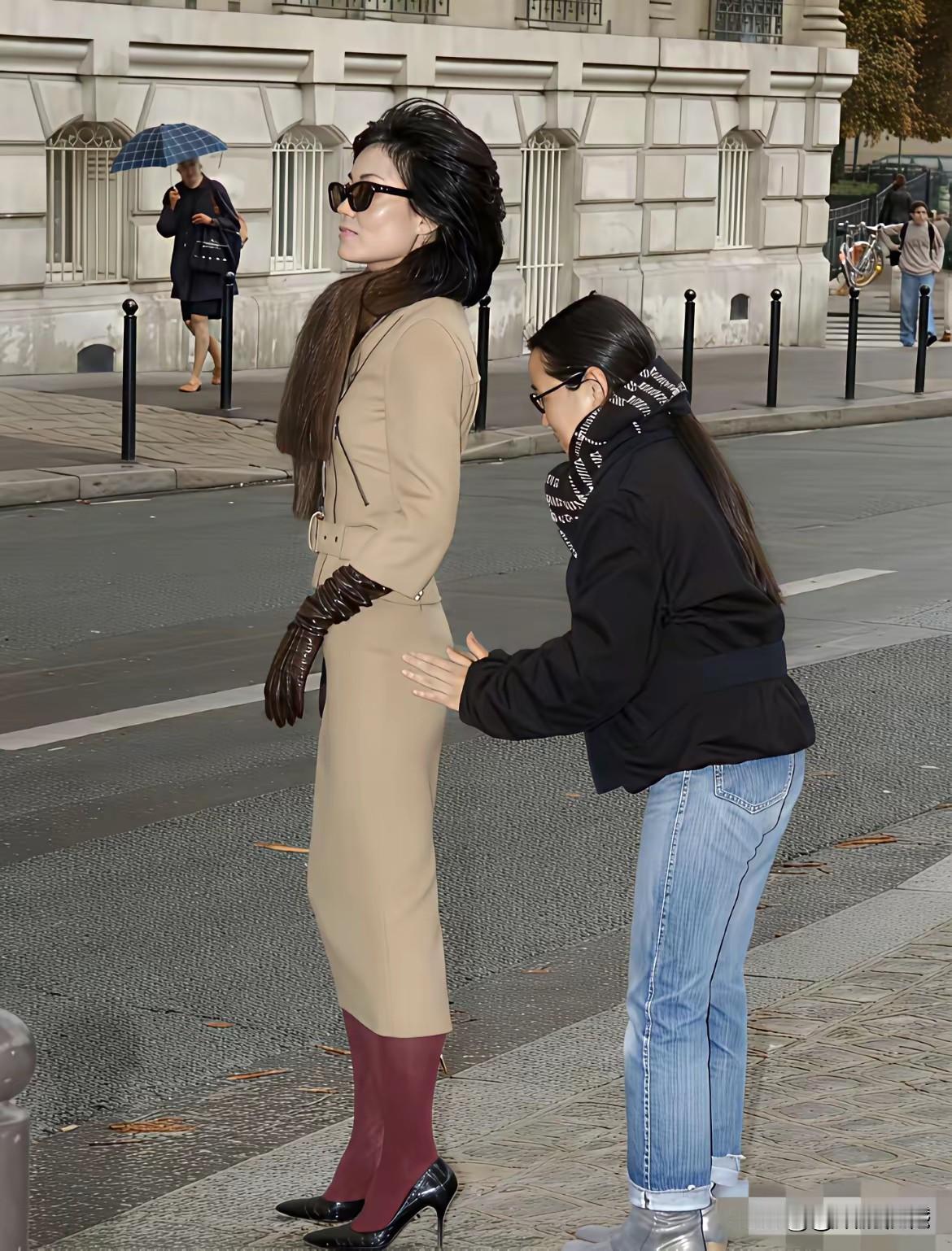 王菲这张照片，不知道这是真实的照片，还是AI合成的图片，如果是真实照片的话，则说