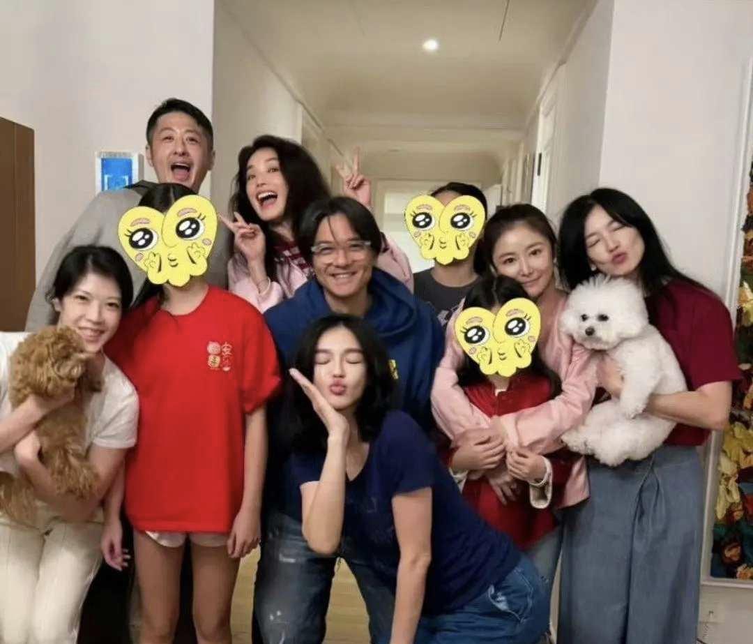 9岁孩子腿长到离谱，我第一反应是P图了。林心如女儿小海豚，身高快撵上妈妈肩膀。