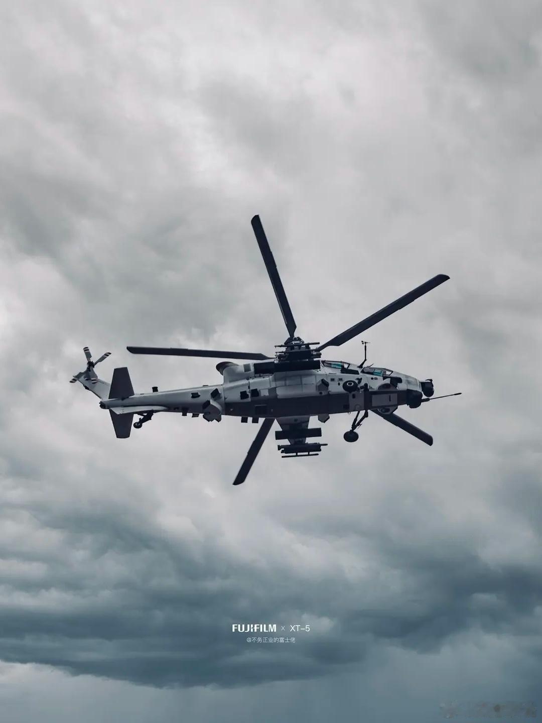 这个版本涂装的直-10大家以前没有见过吧?!这是中国第五批赴批赴南苏丹和苏丹之间