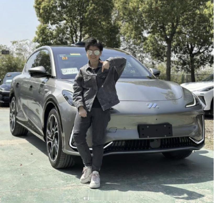 智己的LS7还记得不？就是那个头顶第一个加上carlog的车23年之后这车基本上