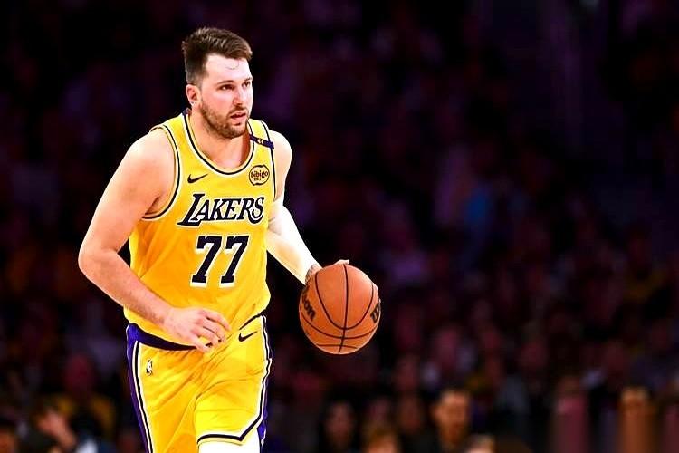 说个最扎心的吧。为什么人家亚历山大是所有球队流口水的建队核心？因为他能给你结结