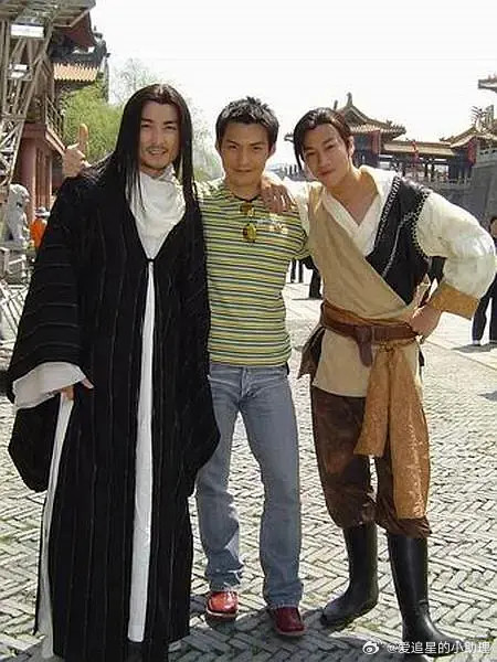 何润东同框竟然能吊打靠严宽，好神奇啊，严宽一直是神颜代表来着