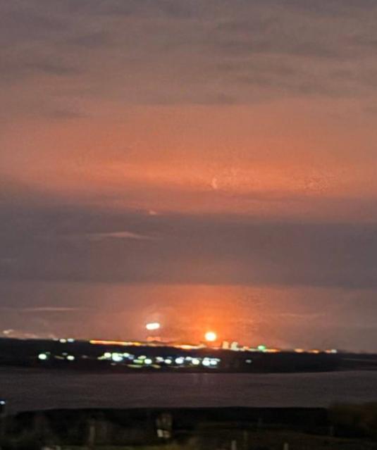 【乌克兰军队袭击了顿涅茨克、伏尔加格勒和克里米亚的无人机仓库和石油设施。】据乌克