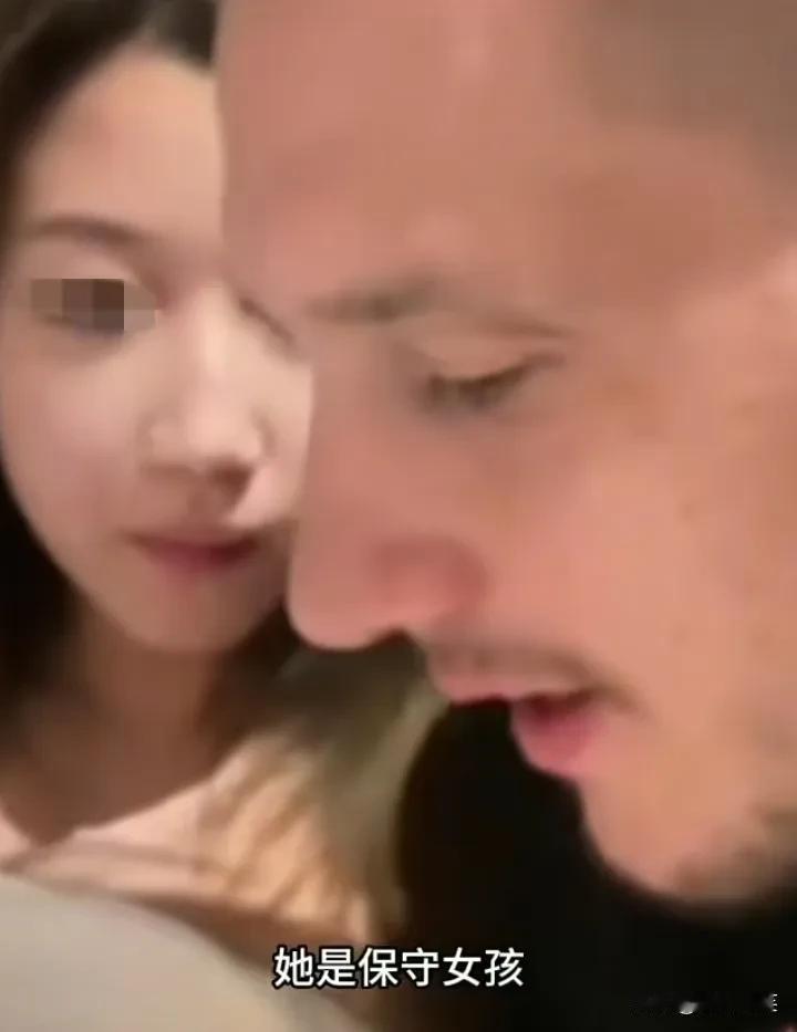 李欣莳被大连工业大学开除学籍，但大家想过没过，她只是有男朋友，但并没有结婚，虽然