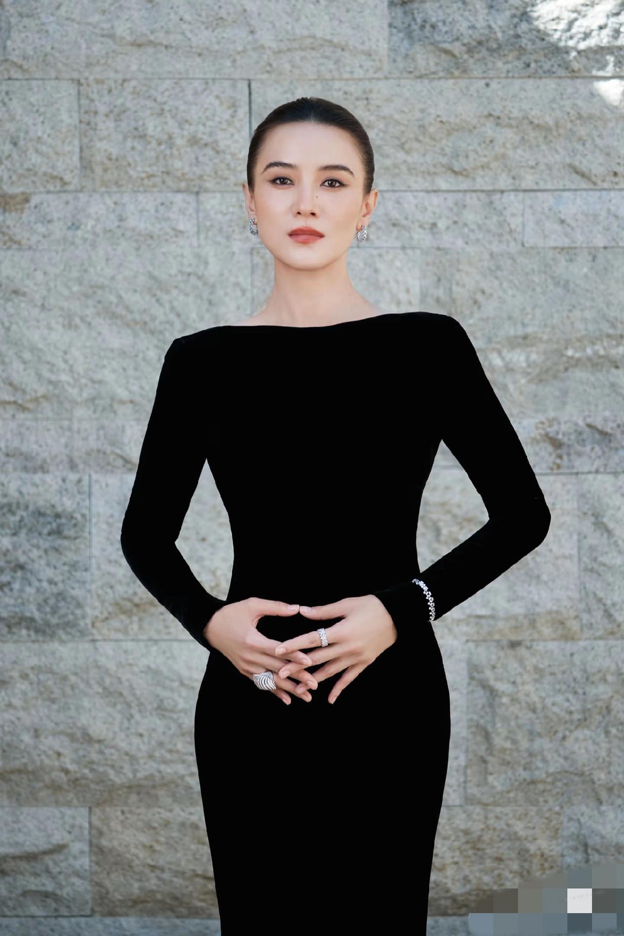 我有种预感，宋佳这辈子可能永远做不了妈妈了，不是因为她今年45岁了，也不