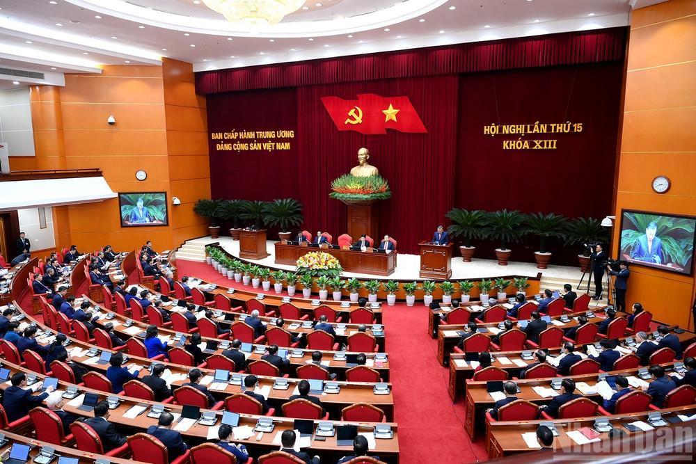 越南今天（12月22日）上午在河内召开的这次全会并不是十四大的前奏，而是决定性的