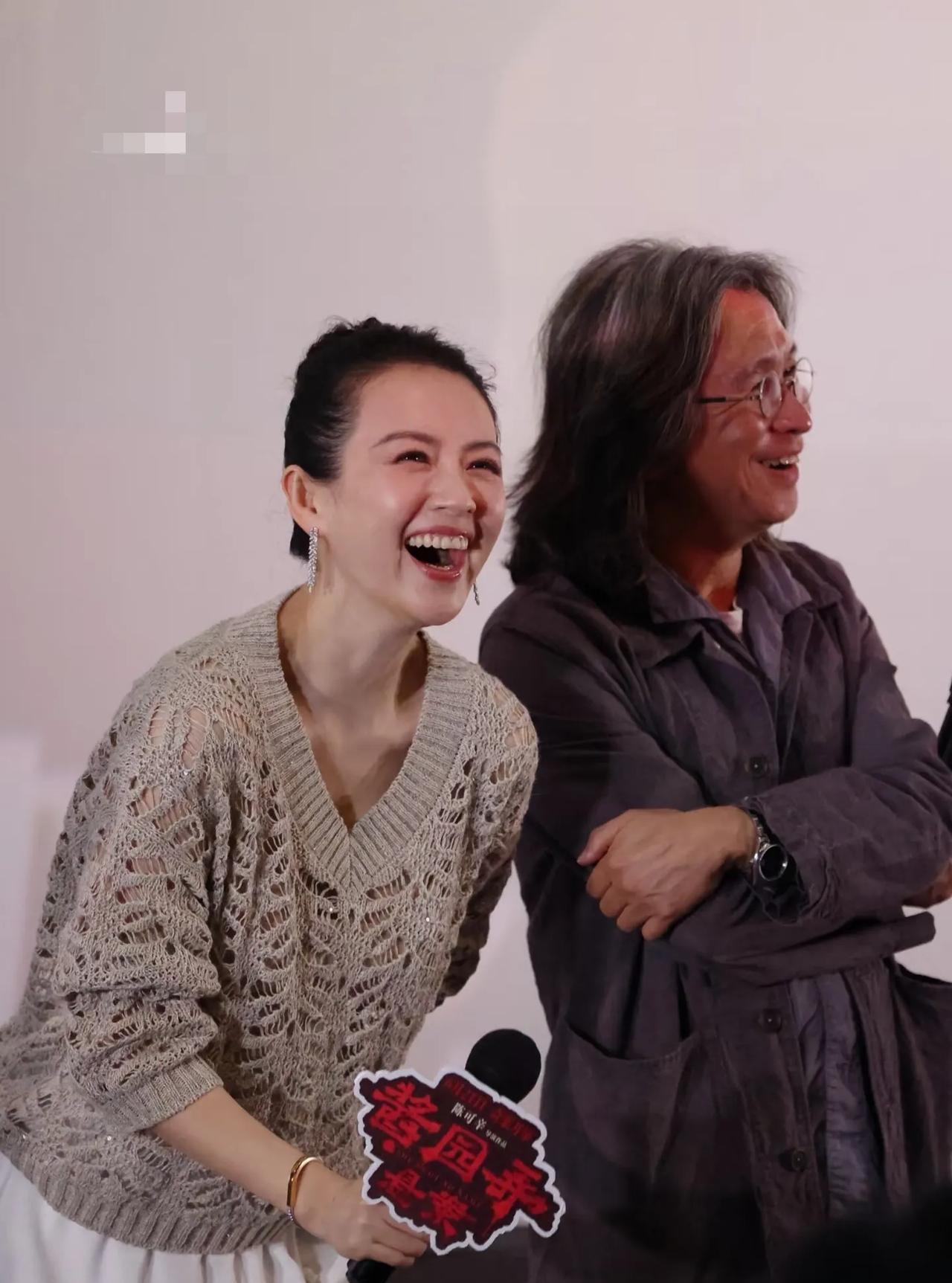 这么大笑，脸都不崩，原生态的就是不一样，章子怡这张脸经得起时间的考验。陈可辛导