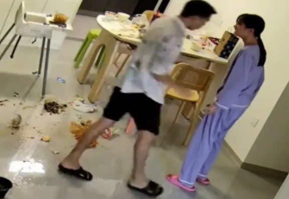 不知大家有没有注意到，四川某地妻子嫌弃丈夫唠叨没吃鸡蛋而掀翻餐桌事件中，妻子在掀