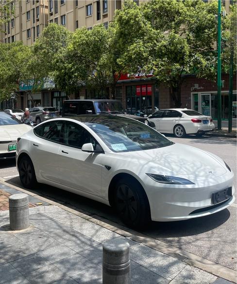 年轻人的第一台玩乐纯电车，二手Model3可玩性有多高？很多喜欢开车的年轻人，