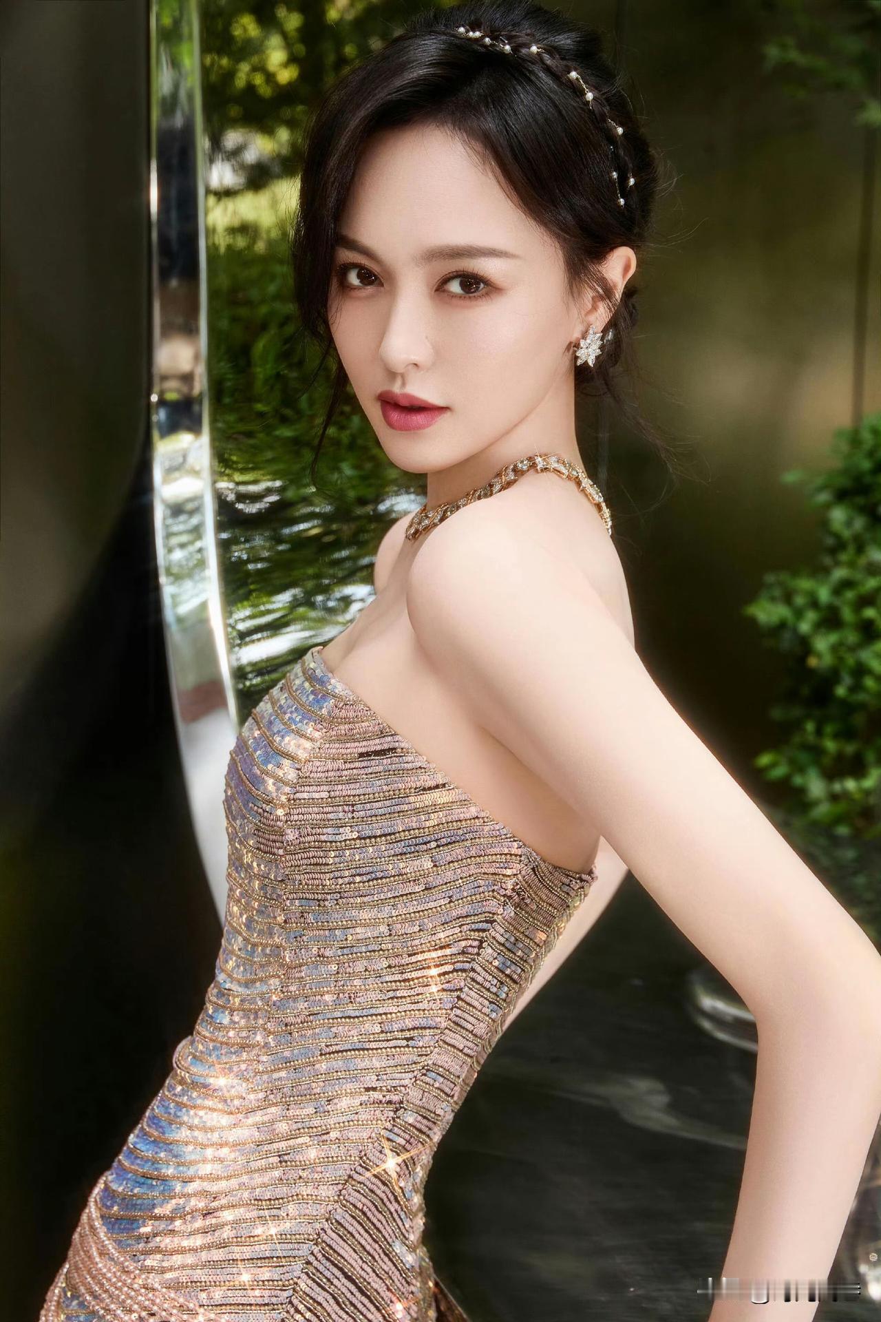 唐嫣绝美写真照，看起来真的好养眼！