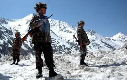 莫迪老仙这回可是把脸都丢尽了！印度军方前一把手纳拉瓦内终于说了实话，当年在边境差