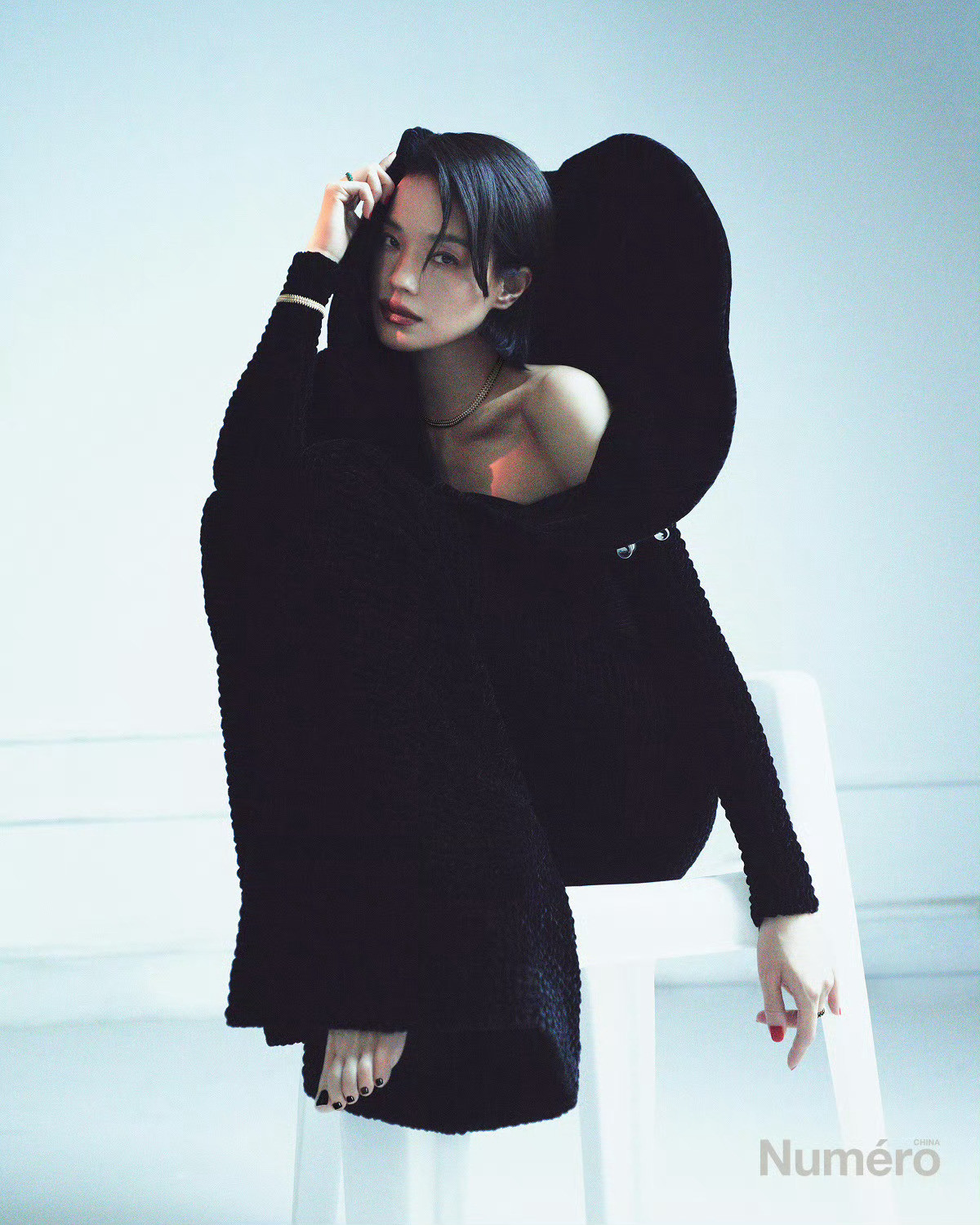舒淇登上《Numéro》中文版春季刊封面，融合了高级时装、卡地亚猎豹系列珠