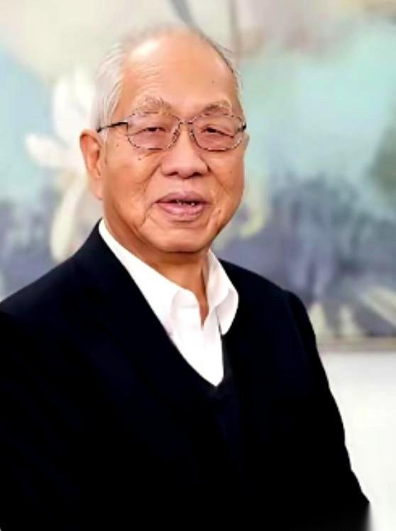 “中国数学水平，落后美国足足80年。”2024年春天，华中科技大学的讲台上，幻