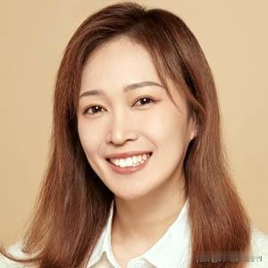 从东方甄选一直留下来的YOYO如何适应新CEO的直播带货考核。YOYO（孙楚涵）