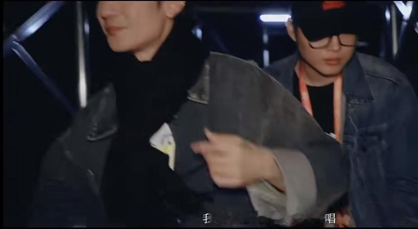 楚生说有这么多人参与到你人生的成长是很特别的事情。陈楚生的内心是纯粹又温暖。