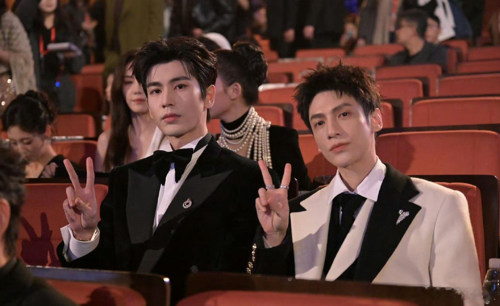 罗哥这个头又沦落为“参照物”了[笑着哭]​​​