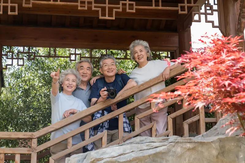 我发现老年人炒股都有个特点，就是对赢亏无所谓，不是很在乎。我有个邻居七十多岁