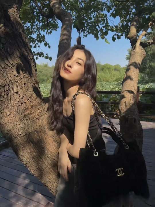 迷人的她