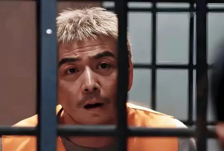 万海之死，是《以法之名》里最扎心的“接近光明时的坠落”。万海本是被诬陷入狱的矿