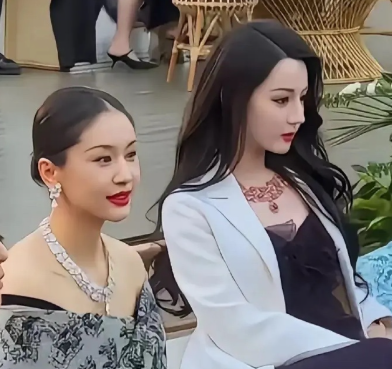 有时，不得不吐槽一句，内娱的颜值就是一个谜…​​​