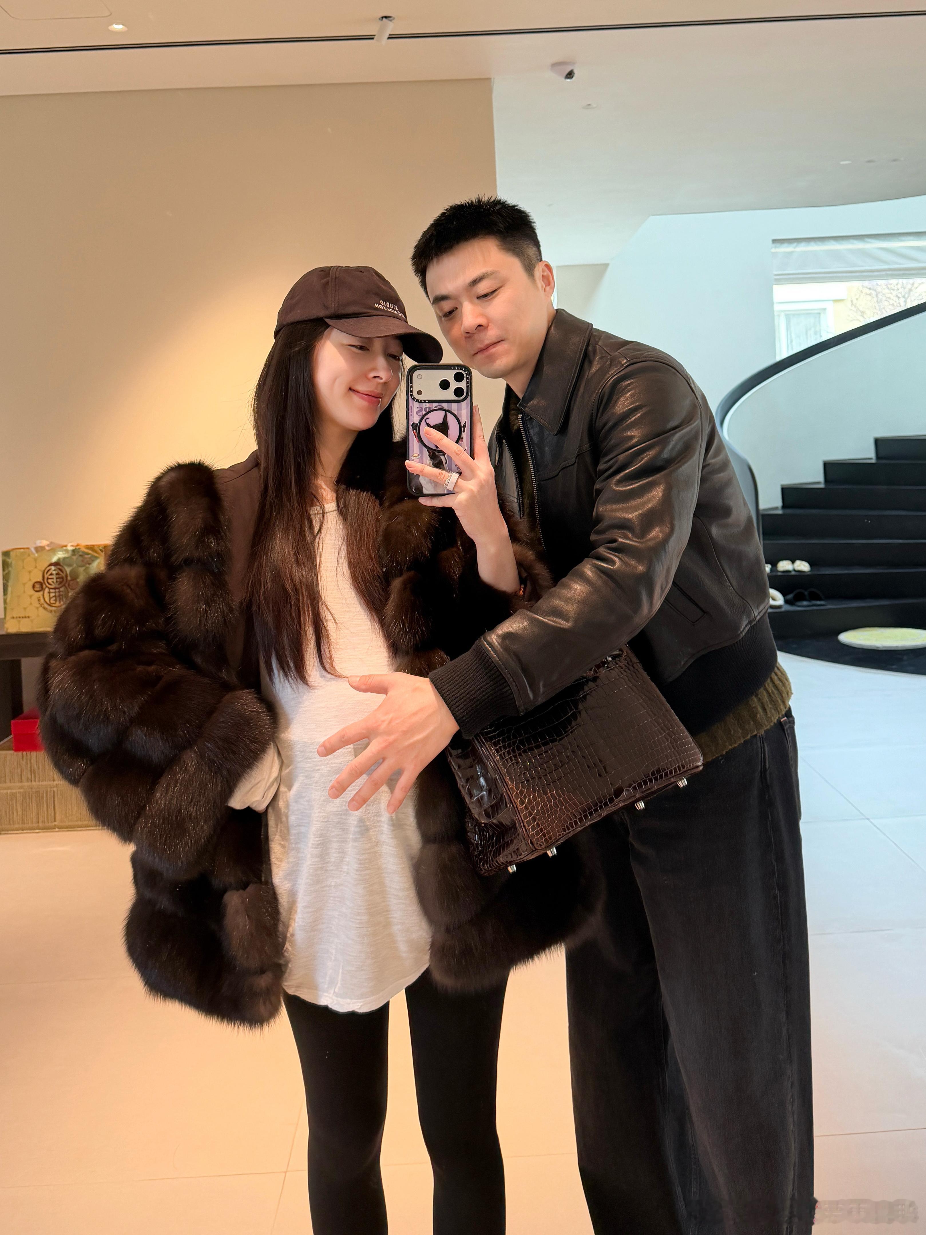 他说这个叫“巴掌肚”🤣