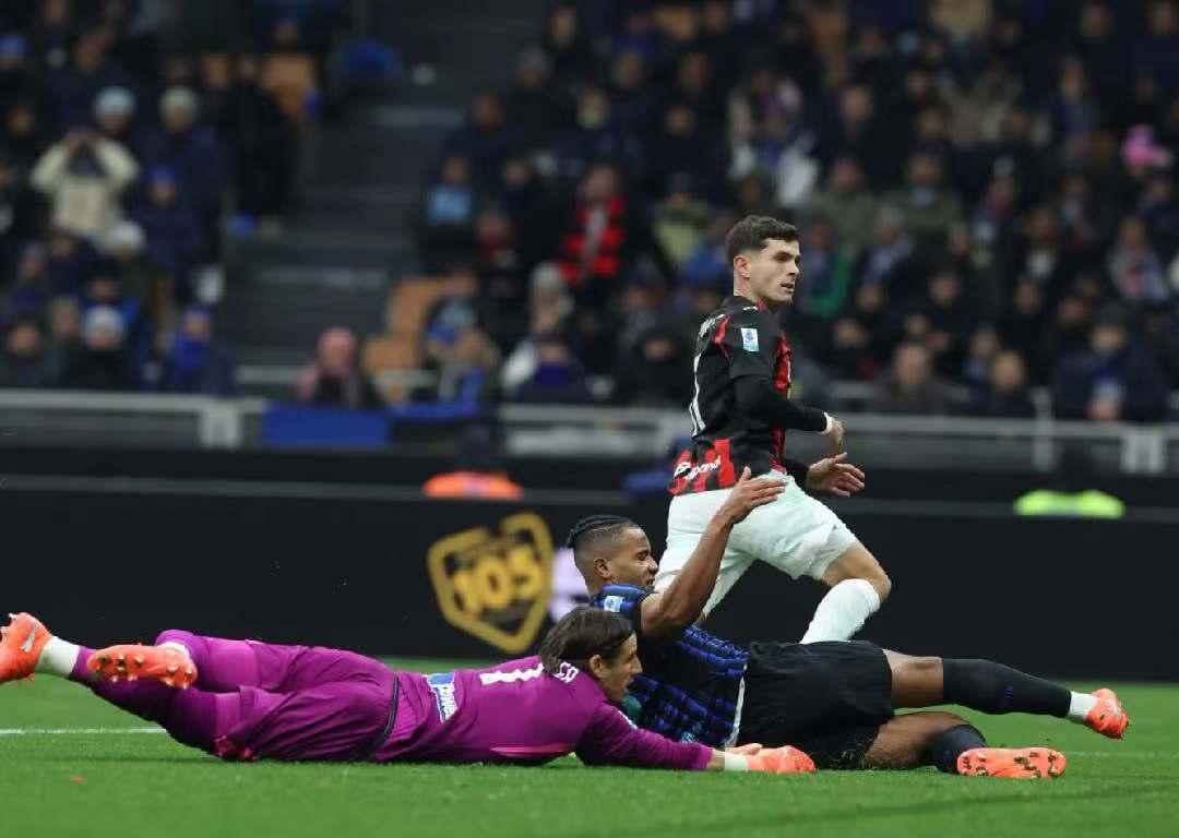 那不勒斯送礼，米兰稳中更稳！那不勒斯2比2平罗马，对米兰来说有利，对国际米兰更