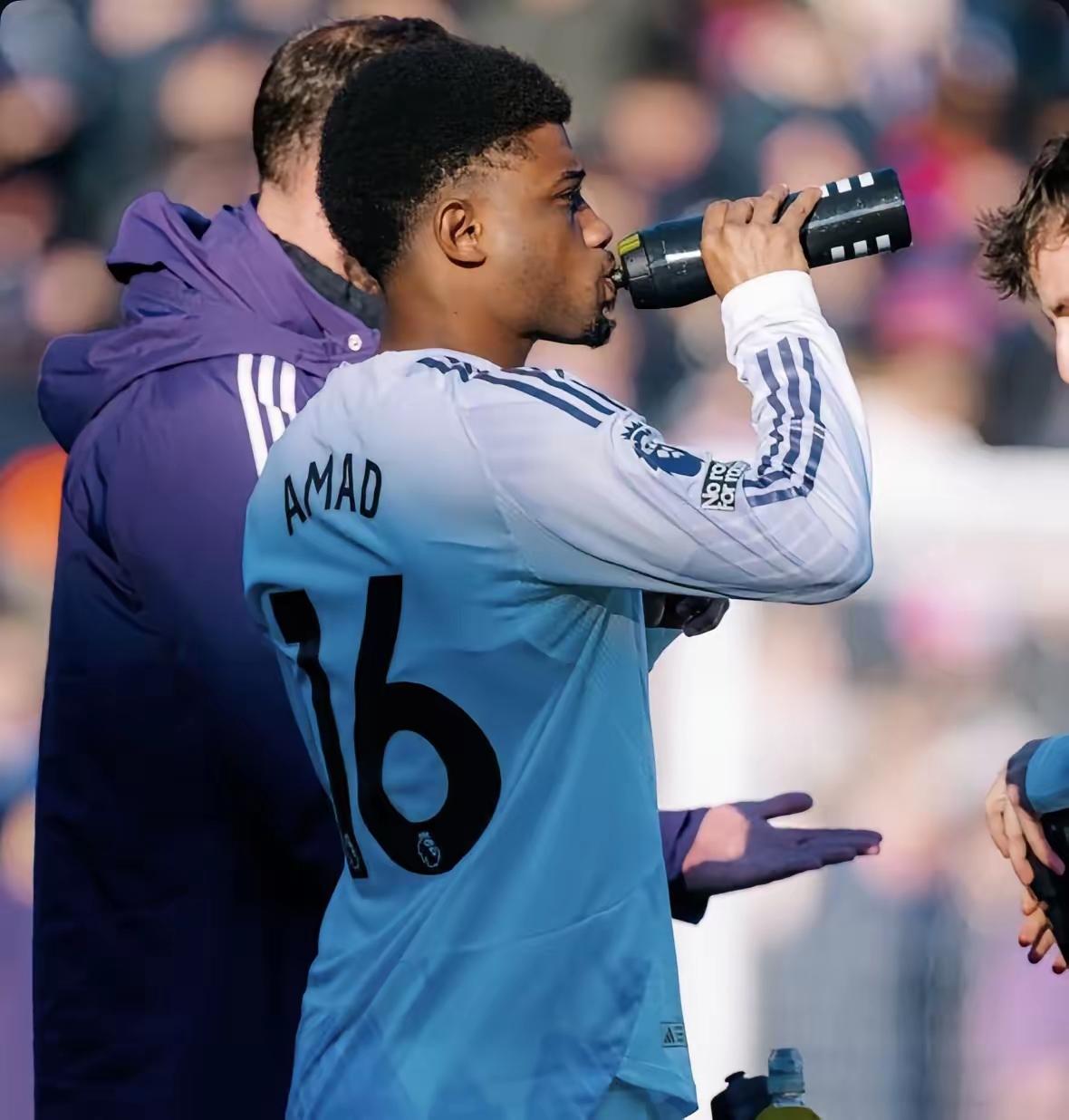 曼联非洲三人团没能亲历阿莫林下课，等回到曼联后发现球队战术也变了！边翼卫消失了，